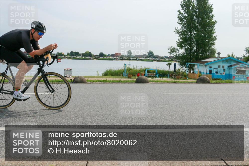 15.06.2025 - 27. Vierlanden-Triathlon H.Heesch http://msf.ph/oto/8020062 15.06.2025 10:24:42 Radfahren 30, 51, 295, 491, 606 meine-sportfotos.de