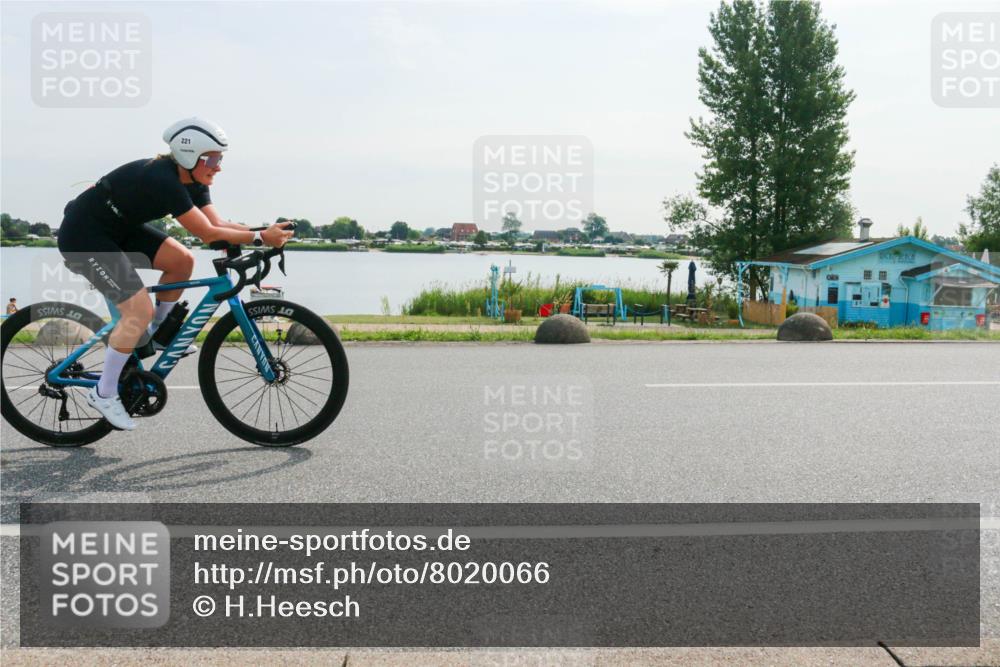 15.06.2025 - 27. Vierlanden-Triathlon H.Heesch http://msf.ph/oto/8020066 15.06.2025 09:43:26 Radfahren 221 meine-sportfotos.de