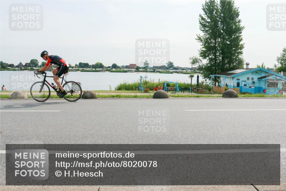 15.06.2025 - 27. Vierlanden-Triathlon H.Heesch http://msf.ph/oto/8020078 15.06.2025 09:43:51 Radfahren 157 meine-sportfotos.de
