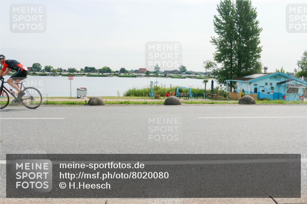 15.06.2025 - 27. Vierlanden-Triathlon H.Heesch http://msf.ph/oto/8020080 15.06.2025 09:43:52 Radfahren 124, 157, 208 meine-sportfotos.de