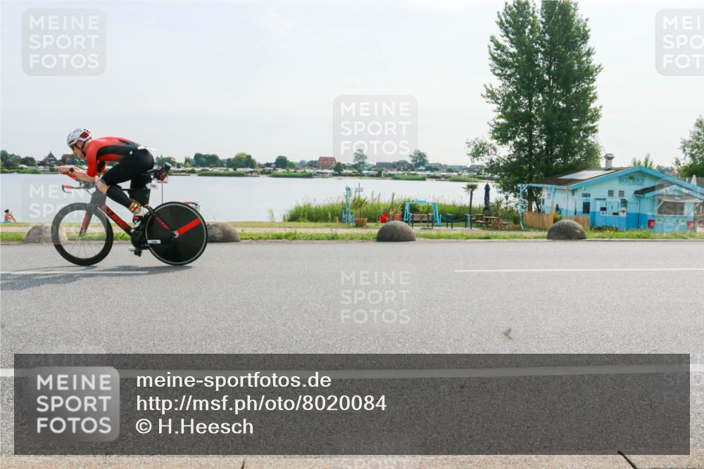 15.06.2025 - 27. Vierlanden-Triathlon H.Heesch http://msf.ph/oto/8020084 15.06.2025 09:43:54 Radfahren 124, 157, 208 meine-sportfotos.de