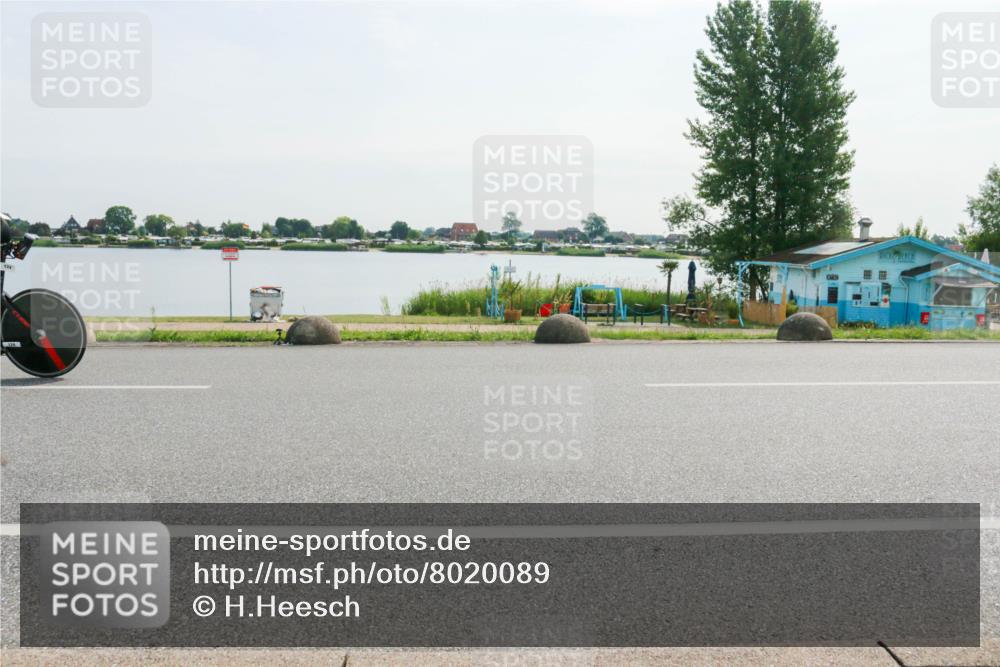 15.06.2025 - 27. Vierlanden-Triathlon H.Heesch http://msf.ph/oto/8020089 15.06.2025 09:43:54 Radfahren 124, 157, 208 meine-sportfotos.de