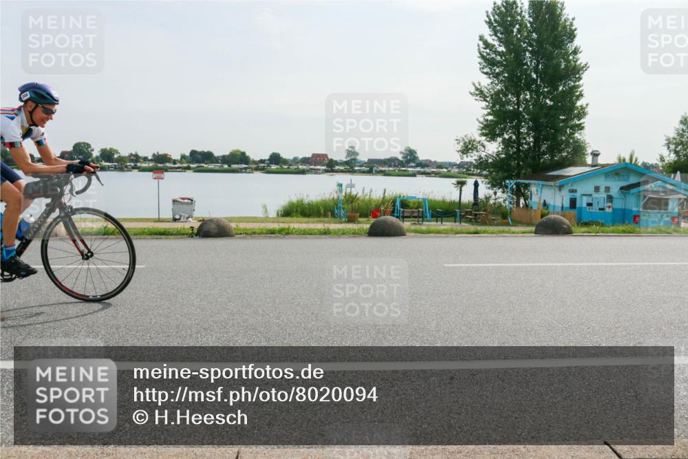 15.06.2025 - 27. Vierlanden-Triathlon H.Heesch http://msf.ph/oto/8020094 15.06.2025 09:43:57 Radfahren 124, 157, 208 meine-sportfotos.de