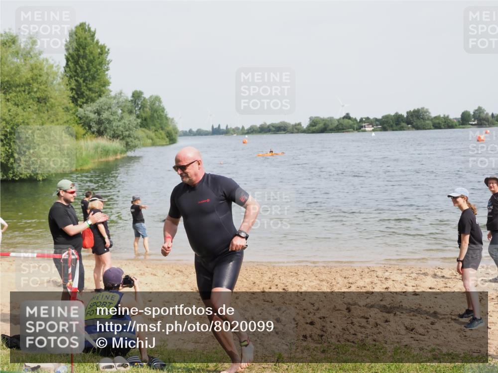 21.06.2025 - 27. Vierlanden-Triathlon MichiJ http://msf.ph/oto/8020099 15.06.2026 10:20:14 Schwimmen 616 meine-sportfotos.de