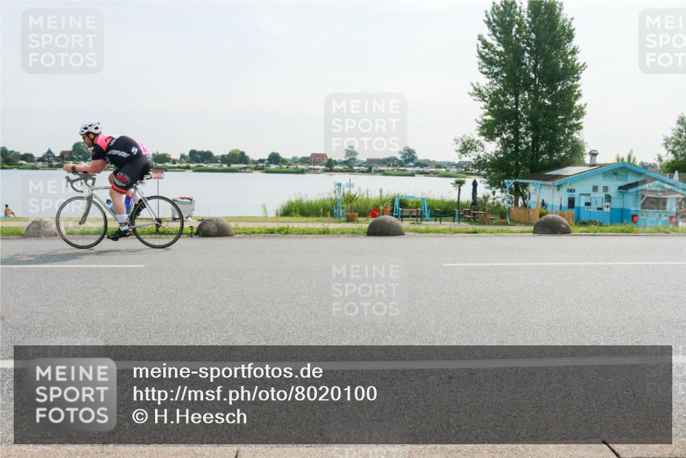 15.06.2025 - 27. Vierlanden-Triathlon H.Heesch http://msf.ph/oto/8020100 15.06.2025 09:44:04 Radfahren 241 meine-sportfotos.de