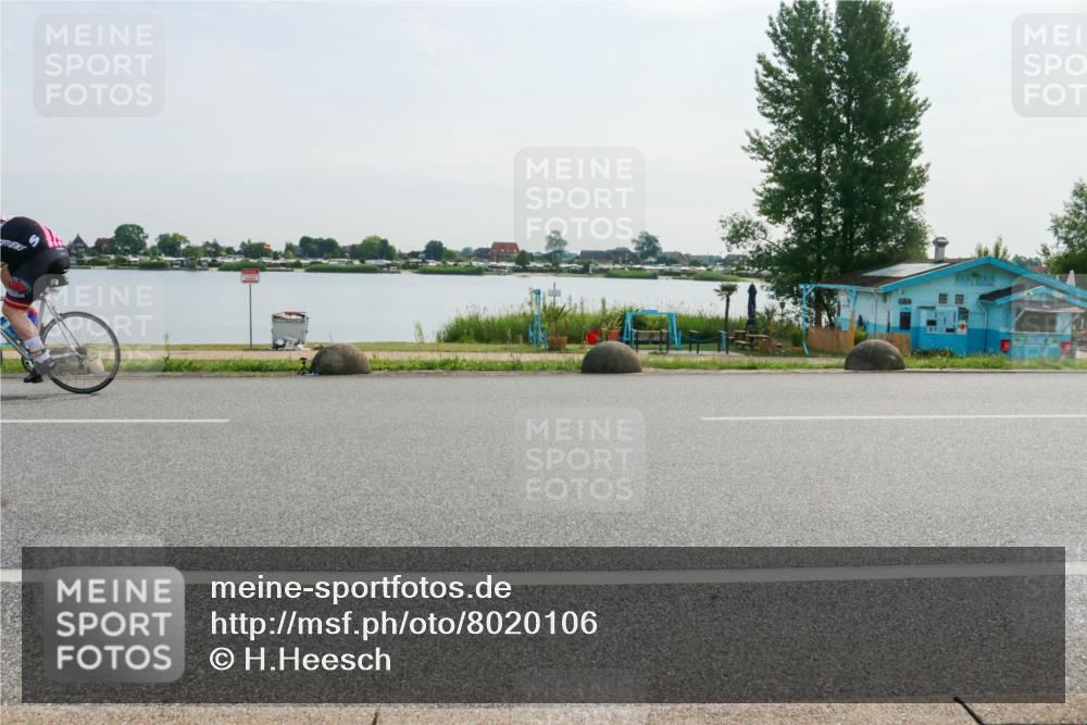 15.06.2025 - 27. Vierlanden-Triathlon H.Heesch http://msf.ph/oto/8020106 15.06.2025 09:44:04 Radfahren 241 meine-sportfotos.de