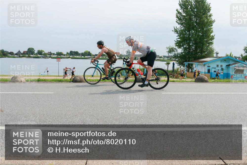 15.06.2025 - 27. Vierlanden-Triathlon H.Heesch http://msf.ph/oto/8020110 15.06.2025 11:16:08 Radfahren 102, 208, 801, 819, 860 meine-sportfotos.de