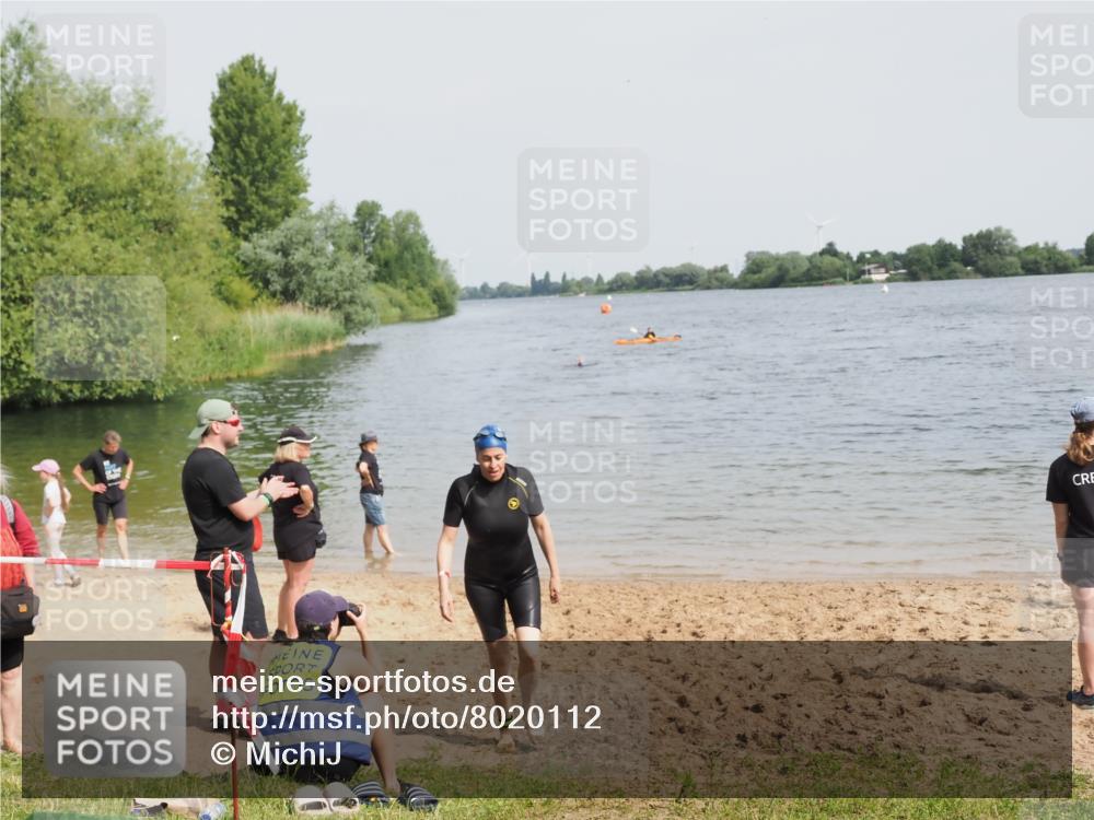21.06.2025 - 27. Vierlanden-Triathlon MichiJ http://msf.ph/oto/8020112 15.06.2026 10:20:31 Schwimmen 619 meine-sportfotos.de