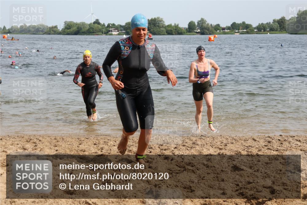 15.06.2025 - 27. Vierlanden-Triathlon Lena Gebhardt http://msf.ph/oto/8020120 15.06.2025 10:17:36 Schwimmen 485, 488, 492, 493, 519, 532, 537, 552, 557, 562, 572, 582, 588, 594, 626 meine-sportfotos.de