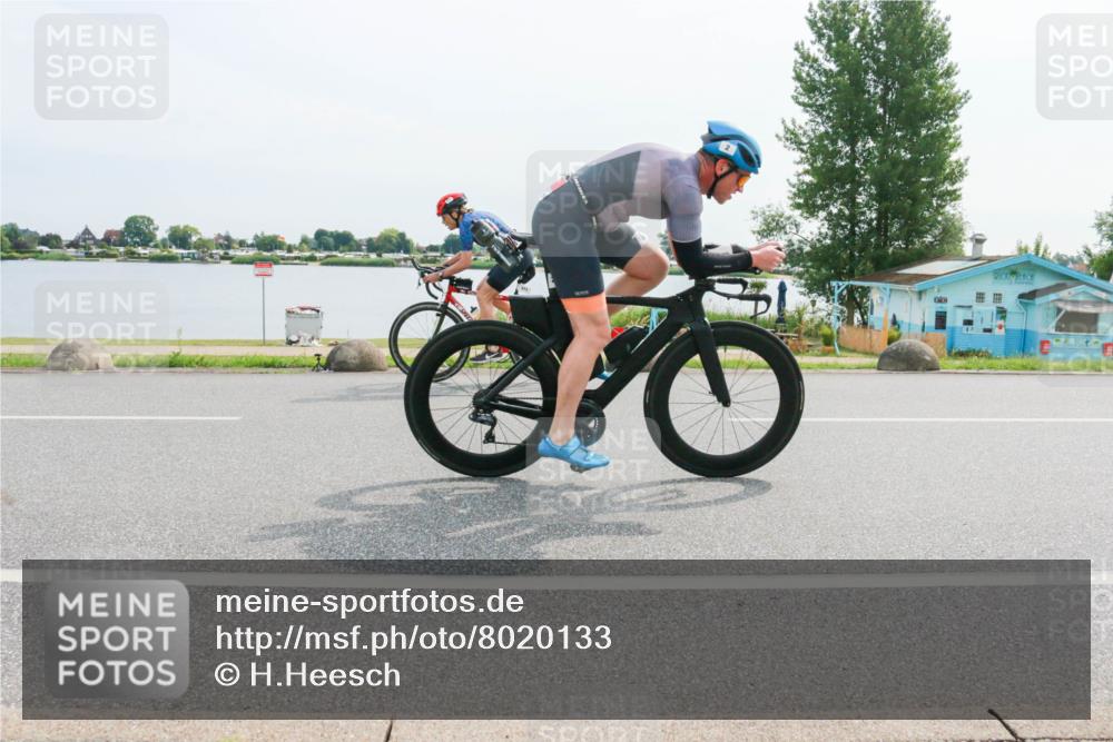 15.06.2025 - 27. Vierlanden-Triathlon H.Heesch http://msf.ph/oto/8020133 15.06.2025 10:25:23 Radfahren 2, 8, 223, 471, 593 meine-sportfotos.de
