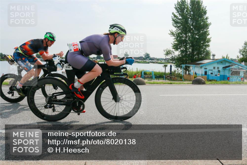 15.06.2025 - 27. Vierlanden-Triathlon H.Heesch http://msf.ph/oto/8020138 15.06.2025 09:44:10 Radfahren 27, 39, 54, 216, 241 meine-sportfotos.de