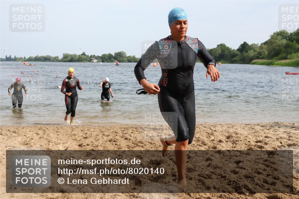 15.06.2025 - 27. Vierlanden-Triathlon Lena Gebhardt http://msf.ph/oto/8020140 15.06.2025 10:17:37 Schwimmen 485, 488, 492, 493, 519, 532, 537, 552, 557, 562, 572, 582, 588, 594, 626 meine-sportfotos.de