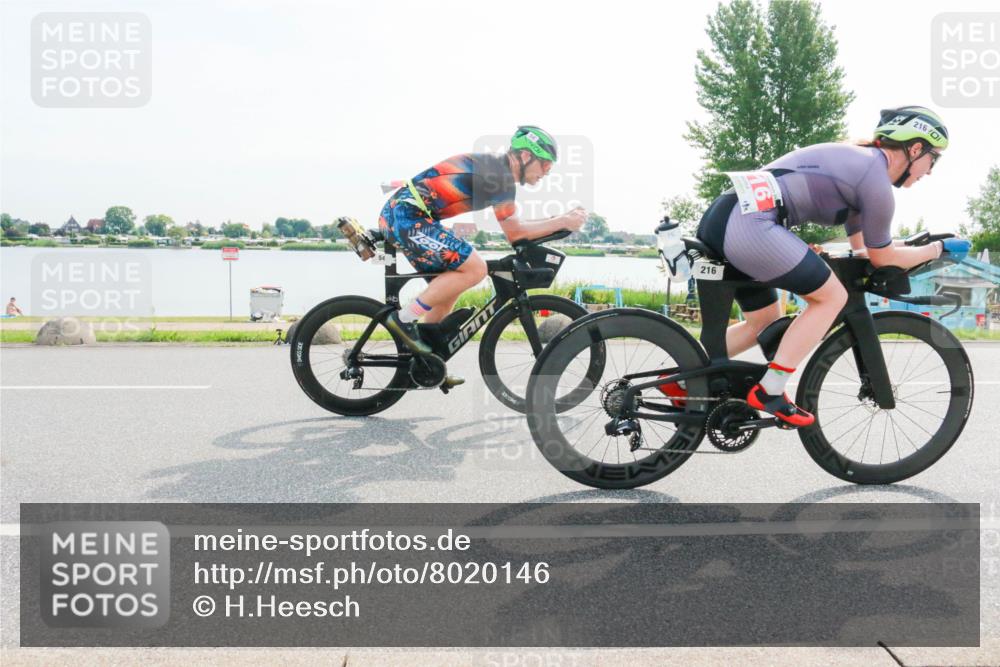 15.06.2025 - 27. Vierlanden-Triathlon H.Heesch http://msf.ph/oto/8020146 15.06.2025 09:44:10 Radfahren 27, 39, 54, 216, 241 meine-sportfotos.de