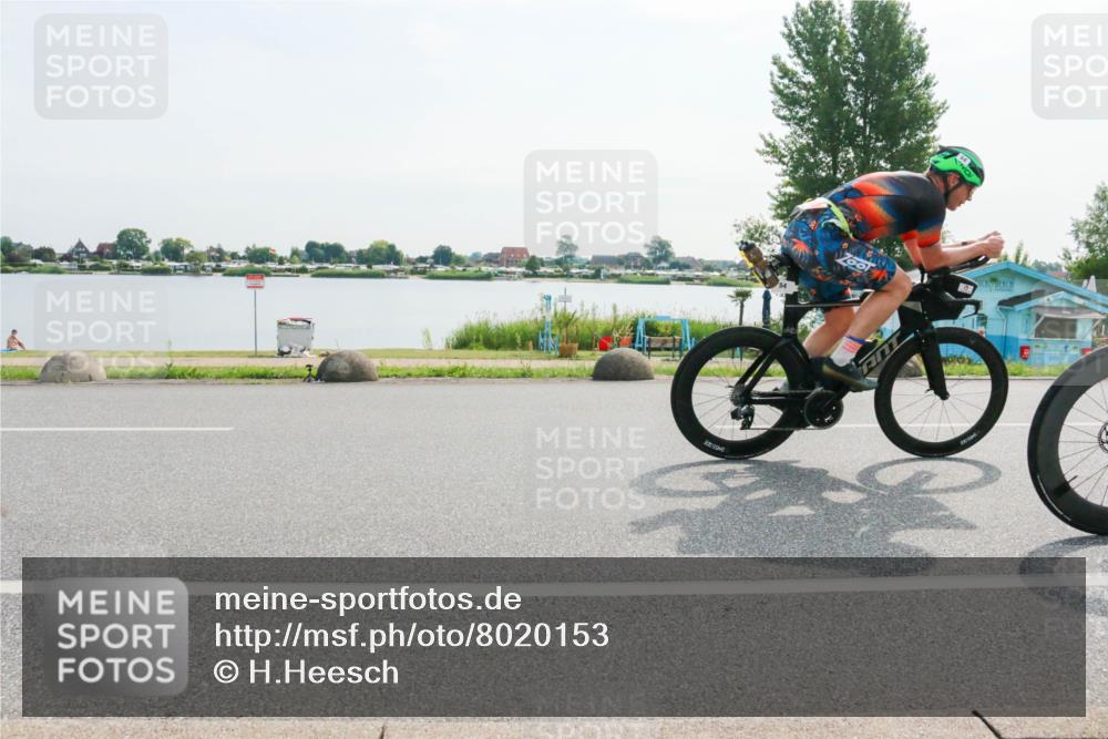15.06.2025 - 27. Vierlanden-Triathlon H.Heesch http://msf.ph/oto/8020153 15.06.2025 09:44:10 Radfahren 27, 39, 54, 216, 241 meine-sportfotos.de