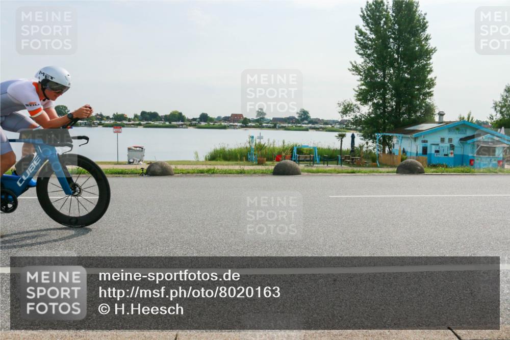 15.06.2025 - 27. Vierlanden-Triathlon H.Heesch http://msf.ph/oto/8020163 15.06.2025 09:44:11 Radfahren 27, 39, 54, 216 meine-sportfotos.de