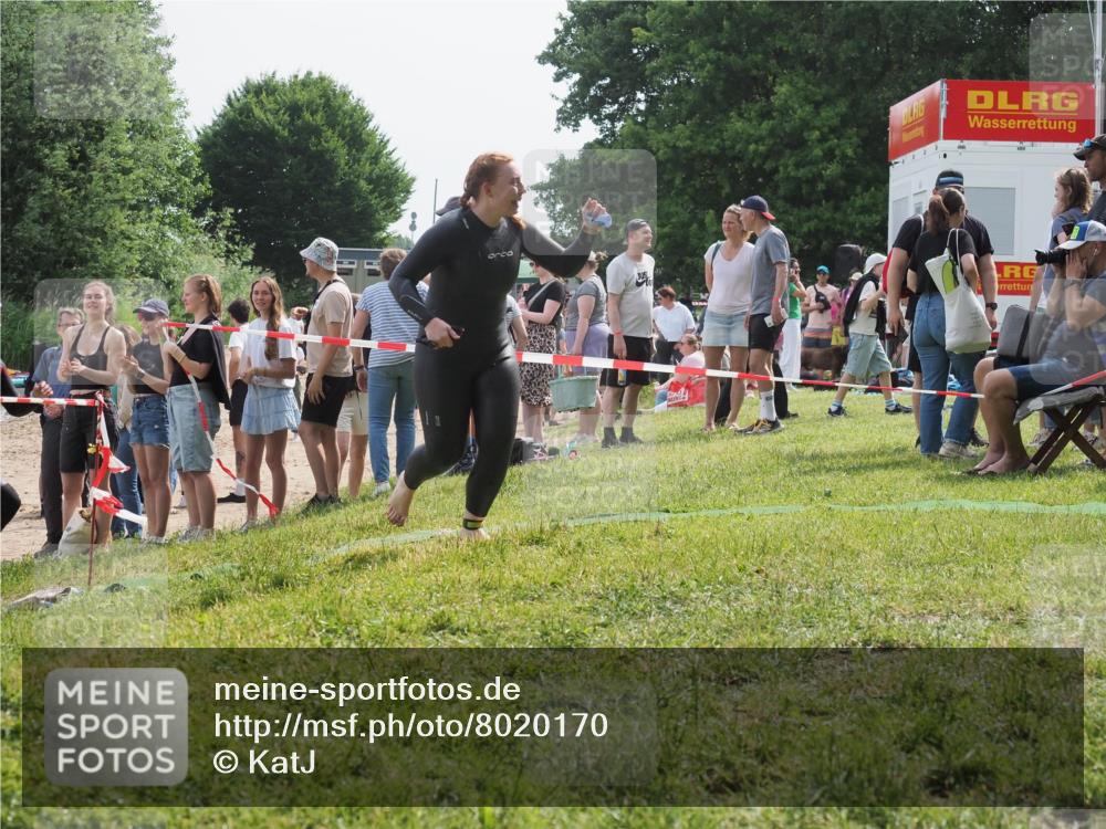 15.06.2025 - 27. Vierlanden-Triathlon KatJ http://msf.ph/oto/8020170 15.06.2025 10:19:54 Schwimmen 500, 503, 539, 569, 578 meine-sportfotos.de