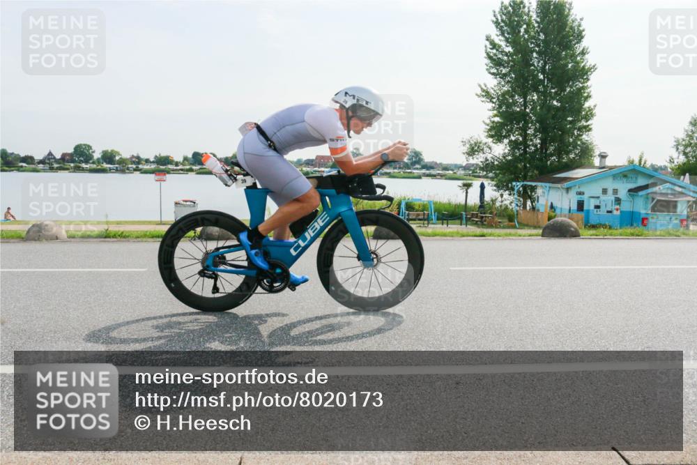 15.06.2025 - 27. Vierlanden-Triathlon H.Heesch http://msf.ph/oto/8020173 15.06.2025 09:44:11 Radfahren 27, 39, 54, 216 meine-sportfotos.de