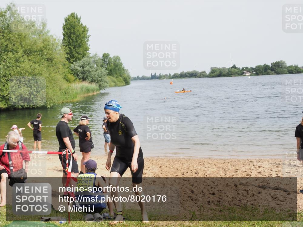 21.06.2025 - 27. Vierlanden-Triathlon MichiJ http://msf.ph/oto/8020176 15.06.2026 10:20:32 Schwimmen 619 meine-sportfotos.de