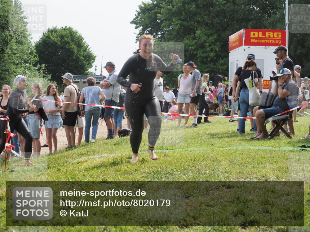 15.06.2025 - 27. Vierlanden-Triathlon KatJ http://msf.ph/oto/8020179 15.06.2025 10:19:55 Schwimmen 500, 503, 539, 569, 578 meine-sportfotos.de