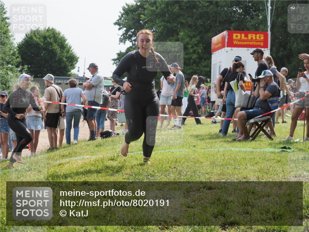 15.06.2025 - 27. Vierlanden-Triathlon KatJ http://msf.ph/oto/8020191 15.06.2025 10:19:55 Schwimmen 500, 503, 539, 569, 578 meine-sportfotos.de