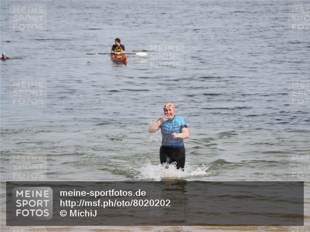 21.06.2025 - 27. Vierlanden-Triathlon MichiJ http://msf.ph/oto/8020202 15.06.2026 10:21:53 Schwimmen 538 meine-sportfotos.de