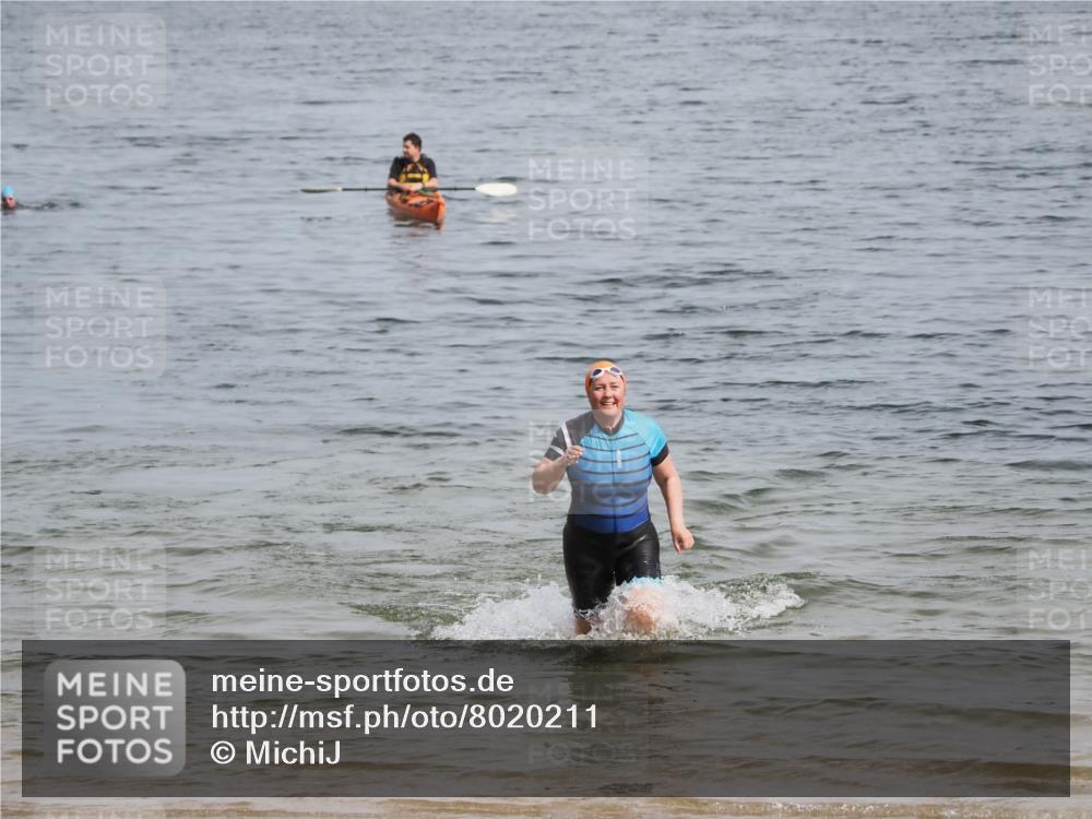 21.06.2025 - 27. Vierlanden-Triathlon MichiJ http://msf.ph/oto/8020211 15.06.2026 10:21:54 Schwimmen 538 meine-sportfotos.de