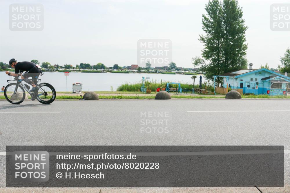 15.06.2025 - 27. Vierlanden-Triathlon H.Heesch http://msf.ph/oto/8020228 15.06.2025 09:44:28 Radfahren 4, 80 meine-sportfotos.de