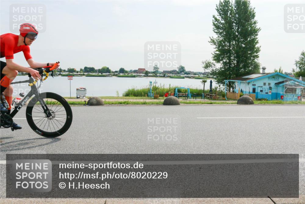 15.06.2025 - 27. Vierlanden-Triathlon H.Heesch http://msf.ph/oto/8020229 15.06.2025 09:44:28 Radfahren 4, 80 meine-sportfotos.de