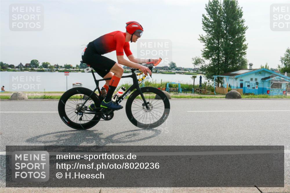 15.06.2025 - 27. Vierlanden-Triathlon H.Heesch http://msf.ph/oto/8020236 15.06.2025 09:44:28 Radfahren 4, 80 meine-sportfotos.de