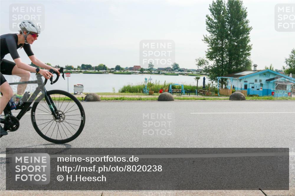 15.06.2025 - 27. Vierlanden-Triathlon H.Heesch http://msf.ph/oto/8020238 15.06.2025 09:44:34 Radfahren 4, 210 meine-sportfotos.de