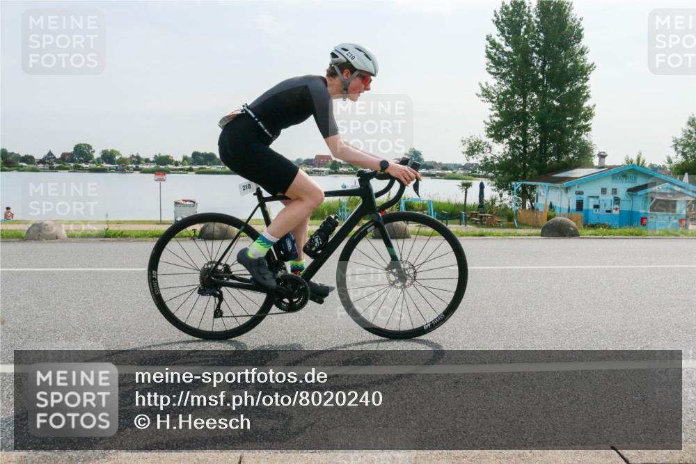 15.06.2025 - 27. Vierlanden-Triathlon H.Heesch http://msf.ph/oto/8020240 15.06.2025 09:44:34 Radfahren 4, 210 meine-sportfotos.de