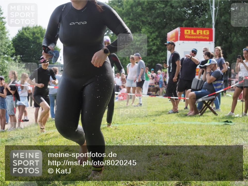 15.06.2025 - 27. Vierlanden-Triathlon KatJ http://msf.ph/oto/8020245 15.06.2025 10:19:56 Schwimmen 500, 503, 539, 553, 569, 578 meine-sportfotos.de