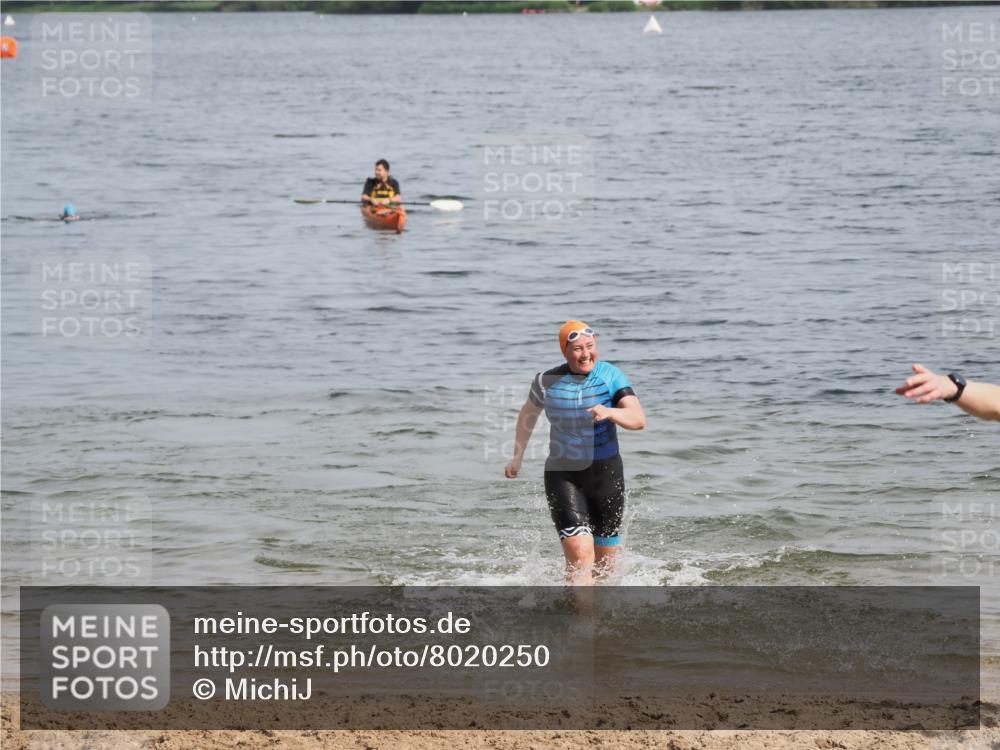 21.06.2025 - 27. Vierlanden-Triathlon MichiJ http://msf.ph/oto/8020250 15.06.2026 10:21:55 Schwimmen 538 meine-sportfotos.de