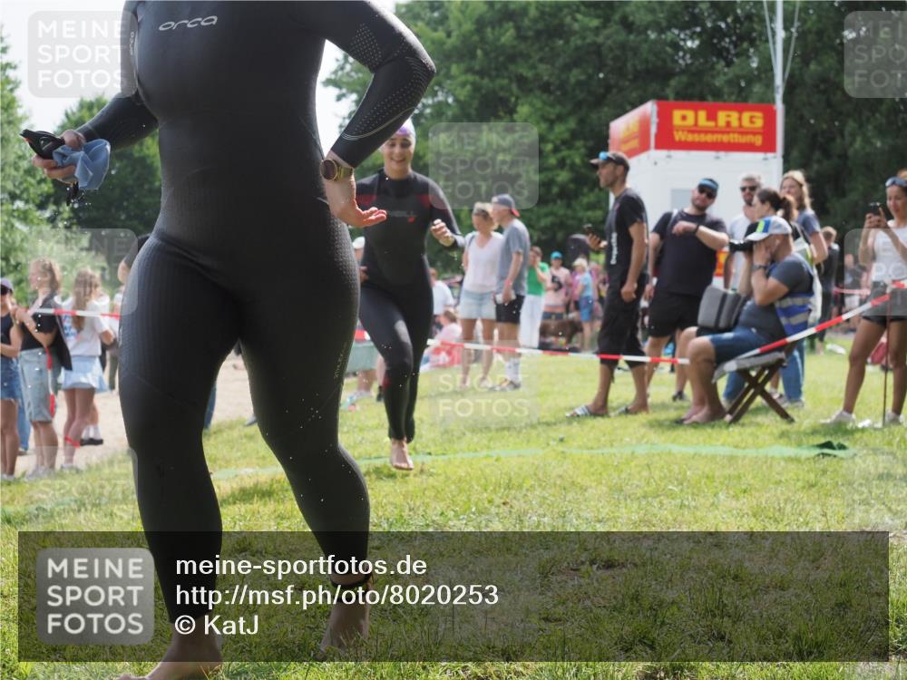 15.06.2025 - 27. Vierlanden-Triathlon KatJ http://msf.ph/oto/8020253 15.06.2025 10:19:57 Schwimmen 500, 503, 539, 553, 569, 578 meine-sportfotos.de