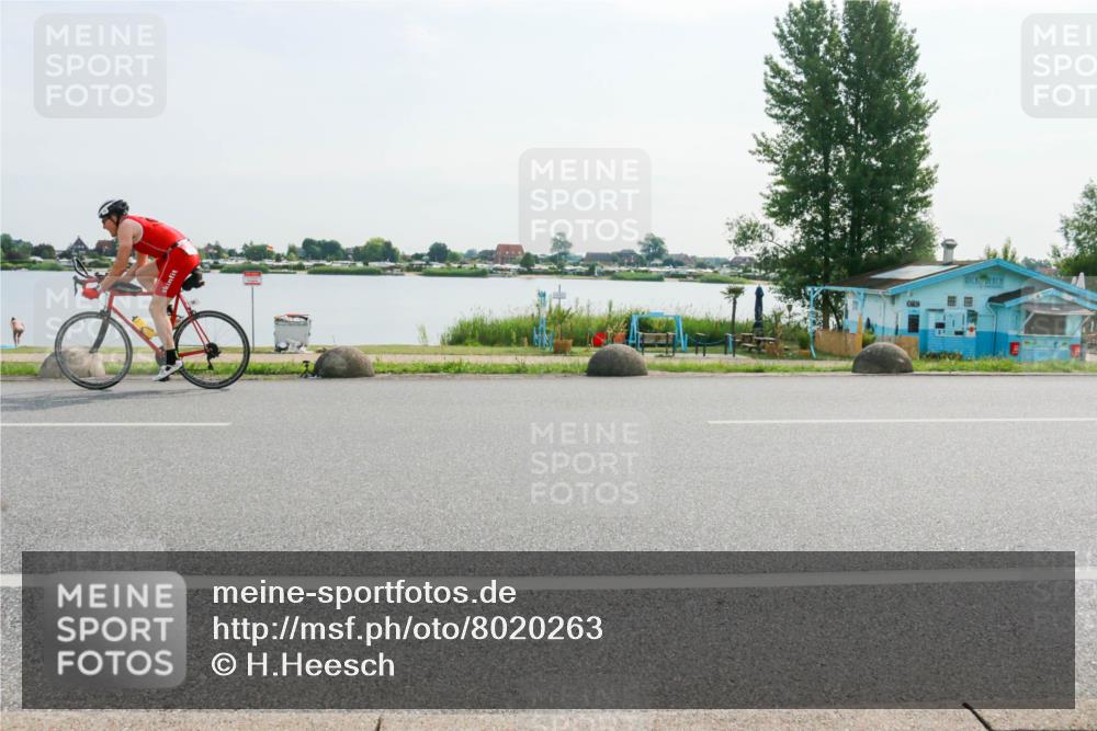 15.06.2025 - 27. Vierlanden-Triathlon H.Heesch http://msf.ph/oto/8020263 15.06.2025 09:44:47 Radfahren 8, 16 meine-sportfotos.de