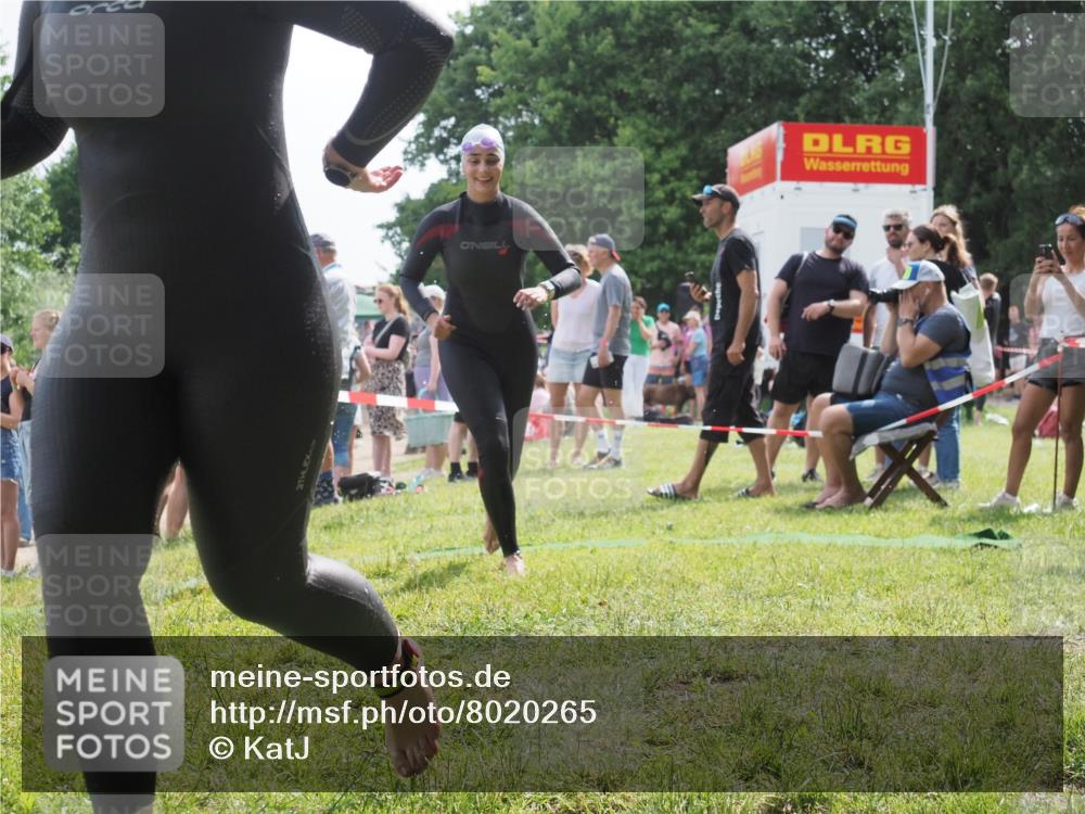 15.06.2025 - 27. Vierlanden-Triathlon KatJ http://msf.ph/oto/8020265 15.06.2025 10:19:57 Schwimmen 500, 503, 539, 553, 569, 578 meine-sportfotos.de