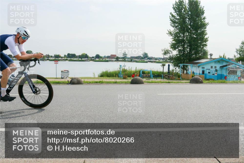 15.06.2025 - 27. Vierlanden-Triathlon H.Heesch http://msf.ph/oto/8020266 15.06.2025 09:44:50 Radfahren 8, 16, 171 meine-sportfotos.de