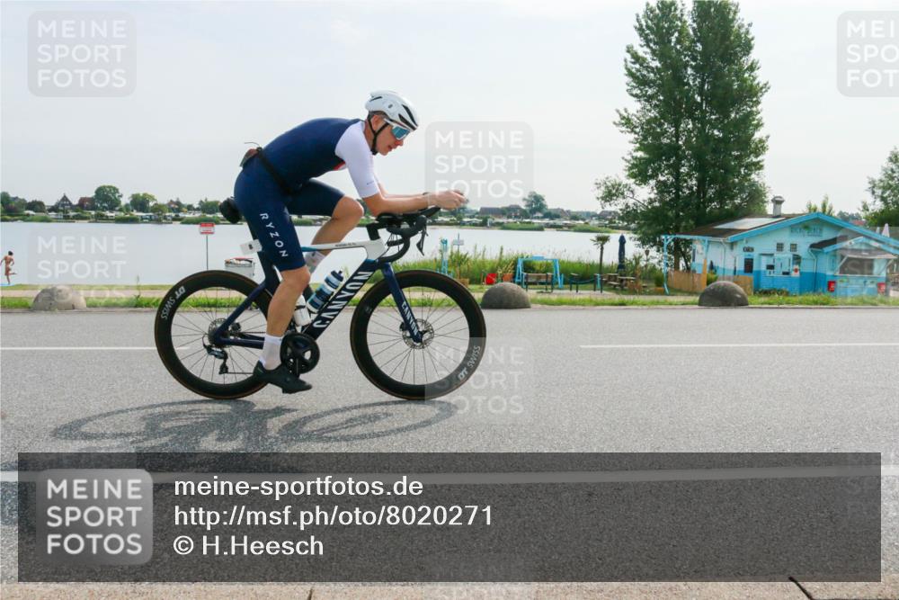 15.06.2025 - 27. Vierlanden-Triathlon H.Heesch http://msf.ph/oto/8020271 15.06.2025 09:44:51 Radfahren 8, 16, 171 meine-sportfotos.de