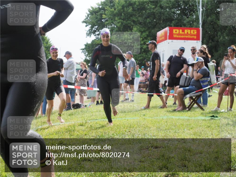 15.06.2025 - 27. Vierlanden-Triathlon KatJ http://msf.ph/oto/8020274 15.06.2025 10:19:57 Schwimmen 500, 503, 539, 553, 569, 578 meine-sportfotos.de