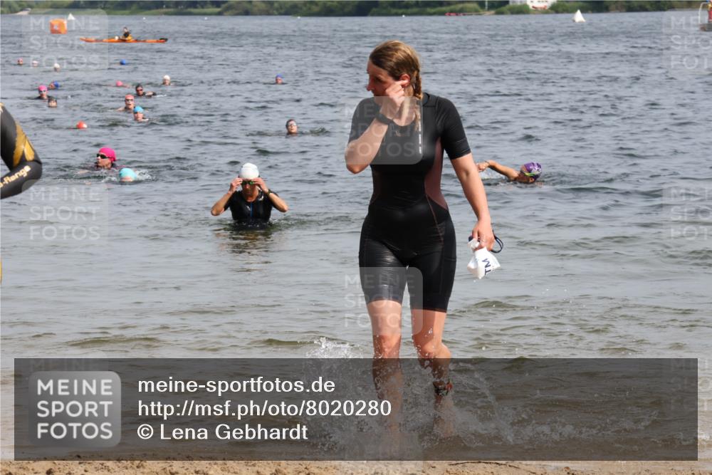 15.06.2025 - 27. Vierlanden-Triathlon Lena Gebhardt http://msf.ph/oto/8020280 15.06.2025 10:17:42 Schwimmen 485, 488, 492, 493, 519, 522, 532, 537, 552, 557, 562, 563, 572, 588, 626 meine-sportfotos.de