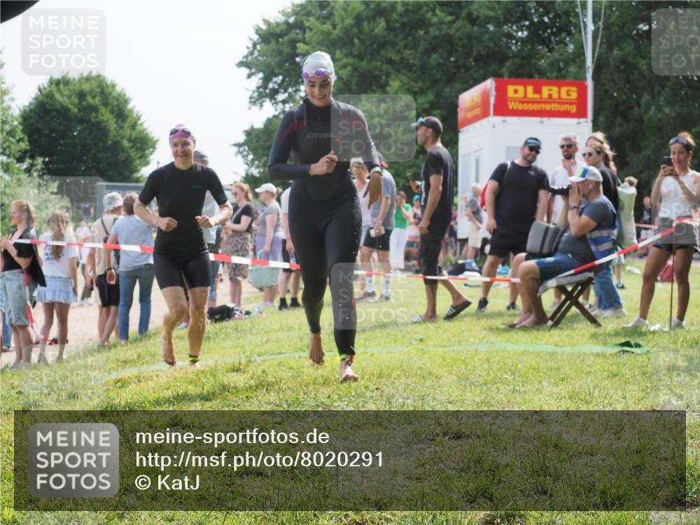 15.06.2025 - 27. Vierlanden-Triathlon KatJ http://msf.ph/oto/8020291 15.06.2025 10:19:57 Schwimmen 500, 503, 539, 553, 569, 578 meine-sportfotos.de