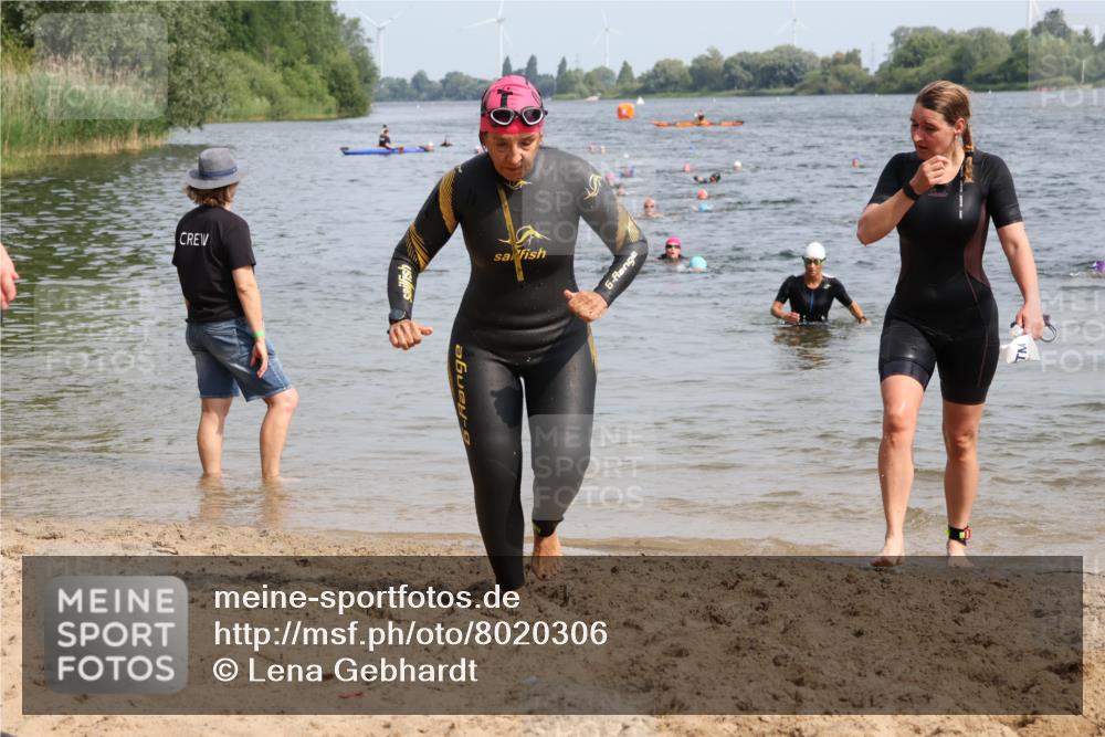 15.06.2025 - 27. Vierlanden-Triathlon Lena Gebhardt http://msf.ph/oto/8020306 15.06.2025 10:17:43 Schwimmen 485, 488, 492, 493, 519, 522, 532, 537, 552, 557, 562, 563, 588, 626 meine-sportfotos.de