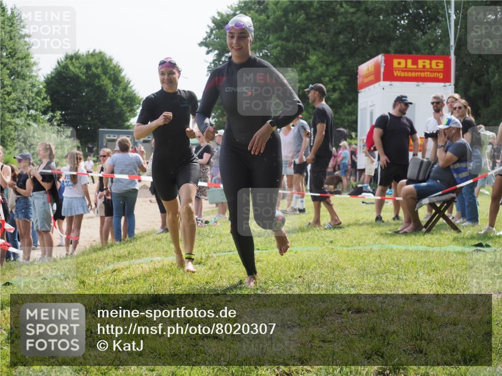 15.06.2025 - 27. Vierlanden-Triathlon KatJ http://msf.ph/oto/8020307 15.06.2025 10:19:58 Schwimmen 500, 539, 553, 569, 578 meine-sportfotos.de