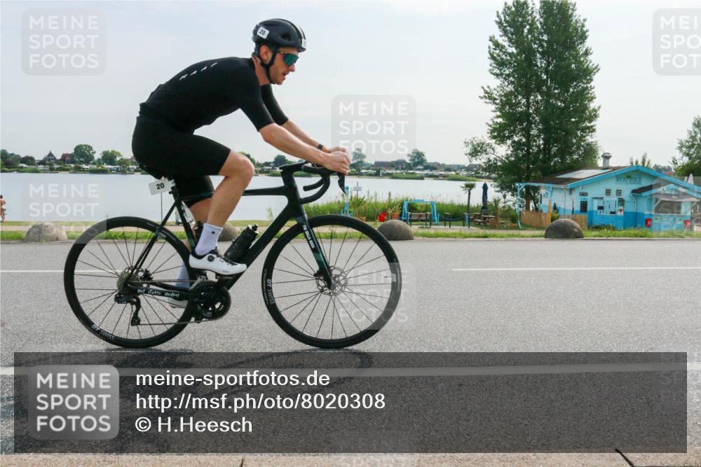 15.06.2025 - 27. Vierlanden-Triathlon H.Heesch http://msf.ph/oto/8020308 15.06.2025 09:45:08 Radfahren 20, 37 meine-sportfotos.de