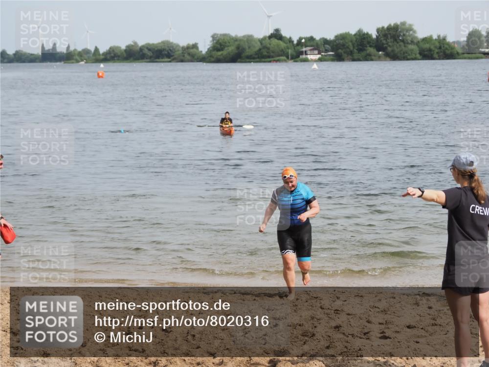 21.06.2025 - 27. Vierlanden-Triathlon MichiJ http://msf.ph/oto/8020316 15.06.2026 10:21:57 Schwimmen 538 meine-sportfotos.de