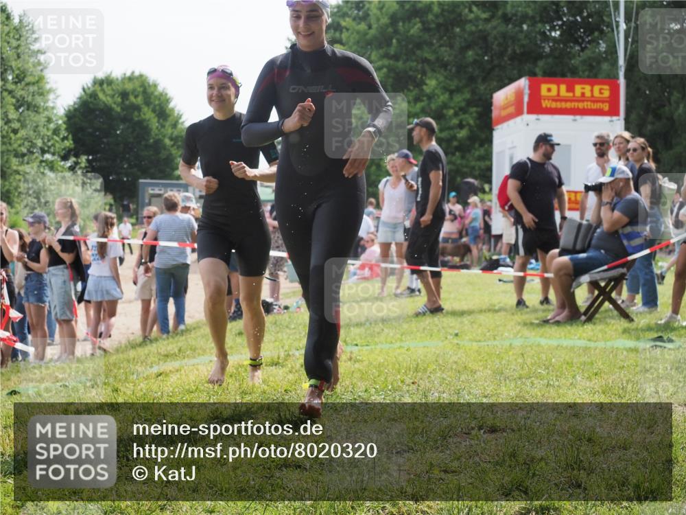 15.06.2025 - 27. Vierlanden-Triathlon KatJ http://msf.ph/oto/8020320 15.06.2025 10:19:58 Schwimmen 500, 539, 553, 569, 578 meine-sportfotos.de