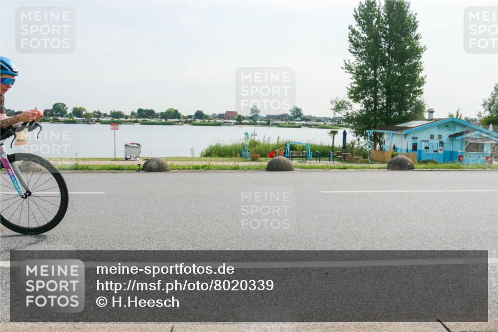 15.06.2025 - 27. Vierlanden-Triathlon H.Heesch http://msf.ph/oto/8020339 15.06.2025 09:45:44 Radfahren 214 meine-sportfotos.de