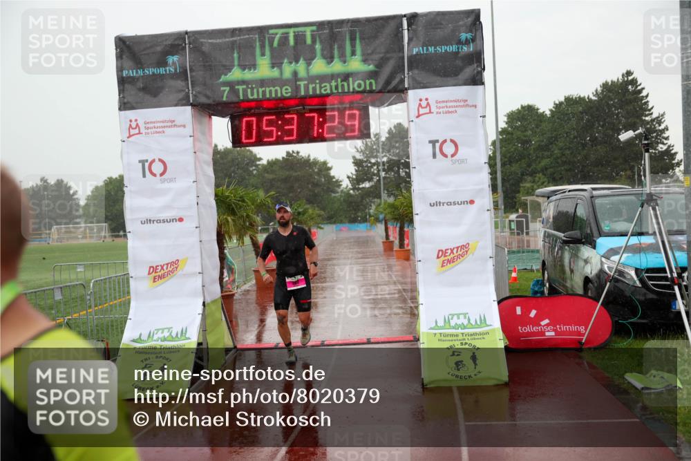 15.06.2025 - 7 Türme Triathlon Michael Strokosch http://msf.ph/oto/8020379 15.06.2025 15:37:28 Ziel 262 meine-sportfotos.de
