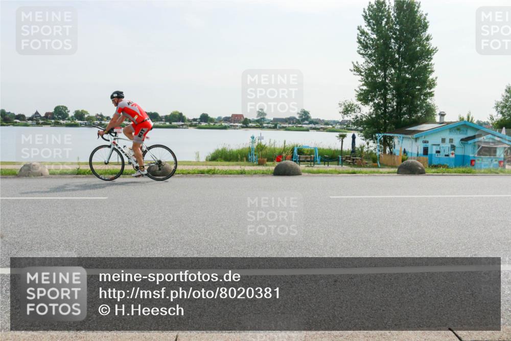 15.06.2025 - 27. Vierlanden-Triathlon H.Heesch http://msf.ph/oto/8020381 15.06.2025 09:45:59 Radfahren 19, 78, 108, 162 meine-sportfotos.de