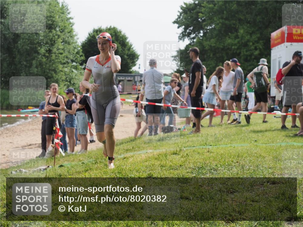 15.06.2025 - 27. Vierlanden-Triathlon KatJ http://msf.ph/oto/8020382 15.06.2025 10:20:03 Schwimmen 500, 553, 569, 578 meine-sportfotos.de